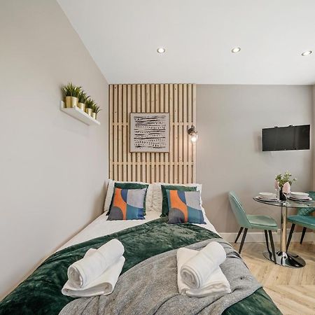 Cosy Heathrow Studios - Parking - Garden Londra Exterior foto