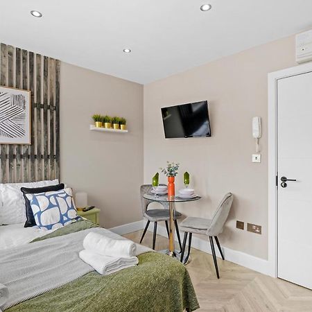 Cosy Heathrow Studios - Parking - Garden Londra Exterior foto
