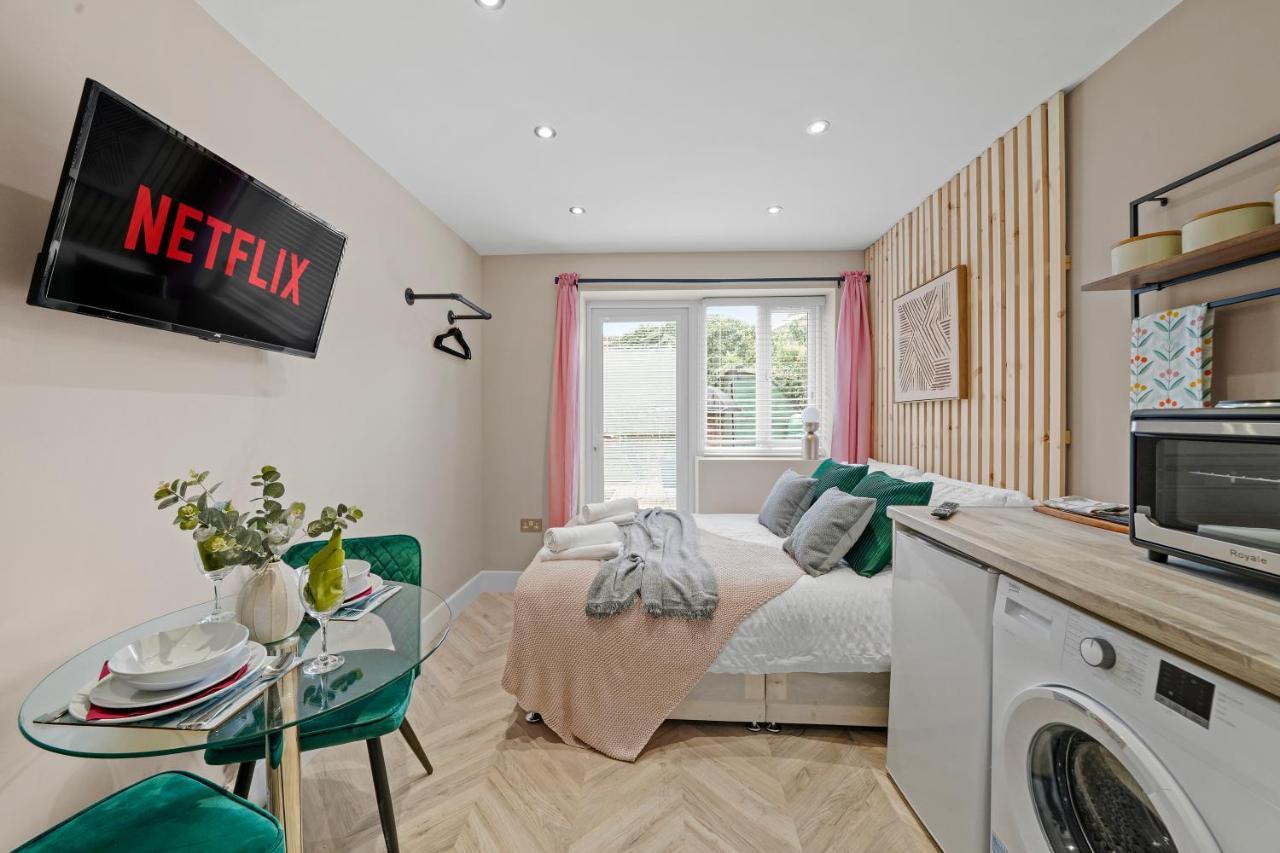 Cosy Heathrow Studios - Parking - Garden Londra Exterior foto