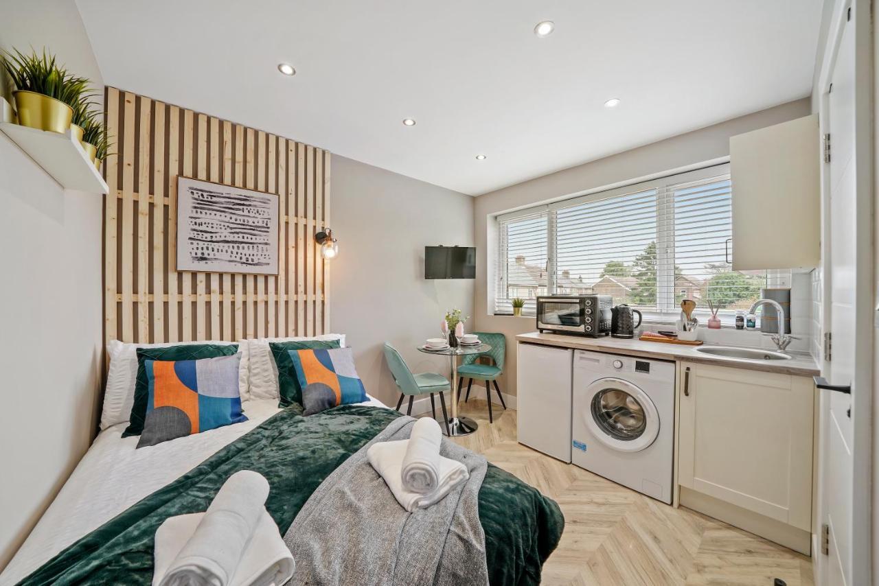 Cosy Heathrow Studios - Parking - Garden Londra Exterior foto