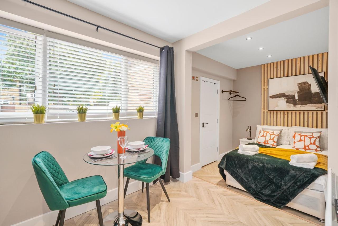 Cosy Heathrow Studios - Parking - Garden Londra Exterior foto