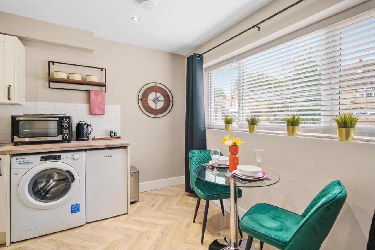 Cosy Heathrow Studios - Parking - Garden Londra Exterior foto