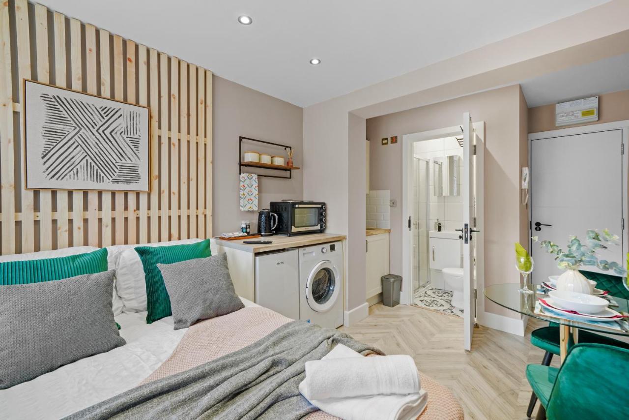 Cosy Heathrow Studios - Parking - Garden Londra Exterior foto