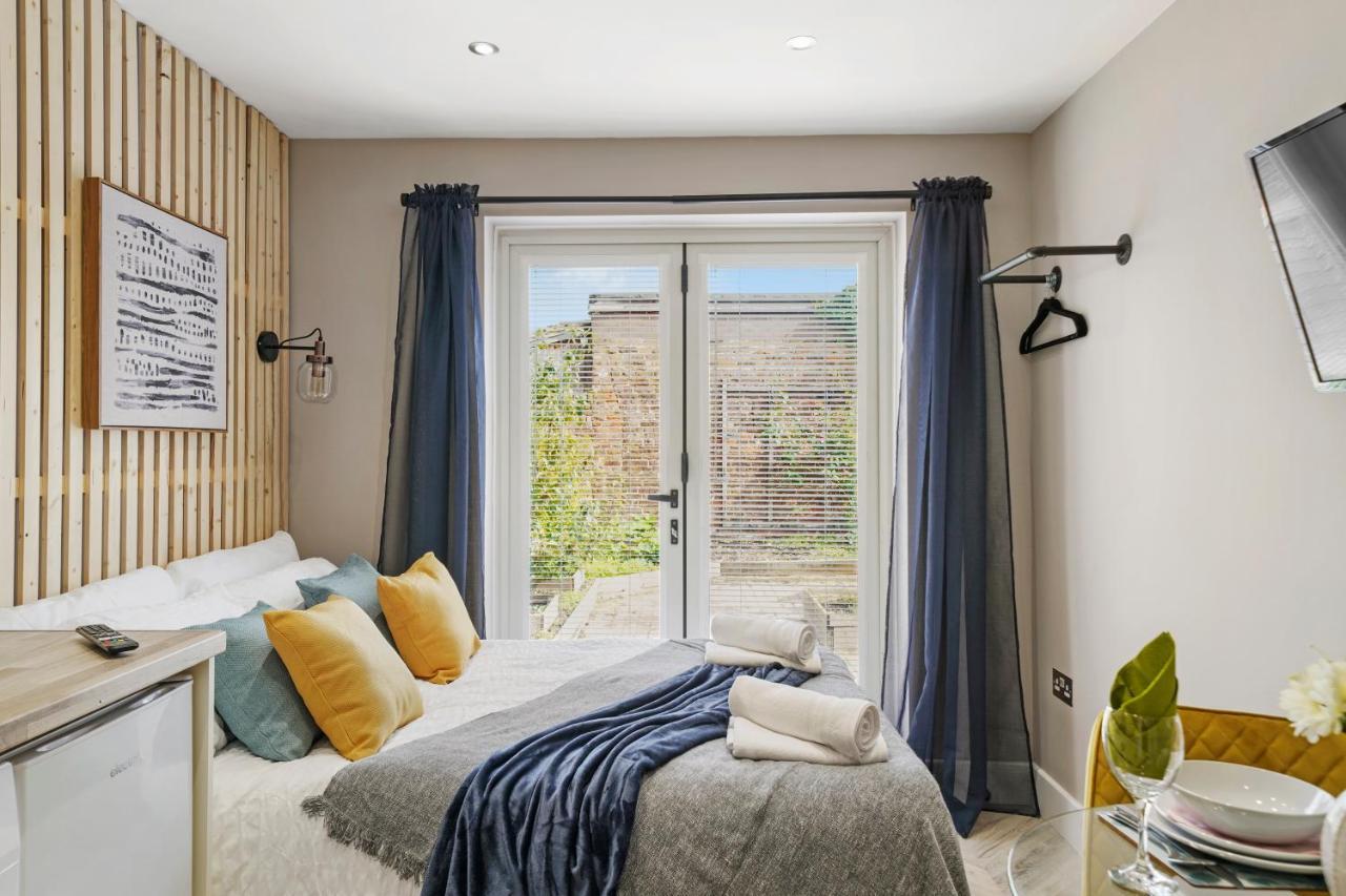 Cosy Heathrow Studios - Parking - Garden Londra Exterior foto