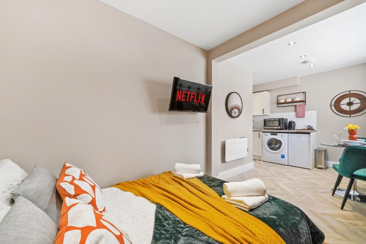 Cosy Heathrow Studios - Parking - Garden Londra Exterior foto