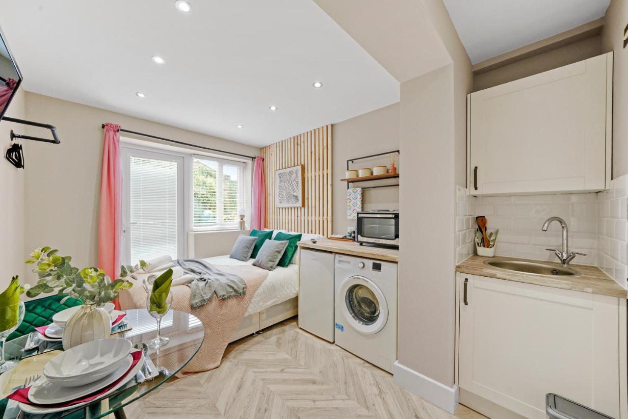 Cosy Heathrow Studios - Parking - Garden Londra Exterior foto