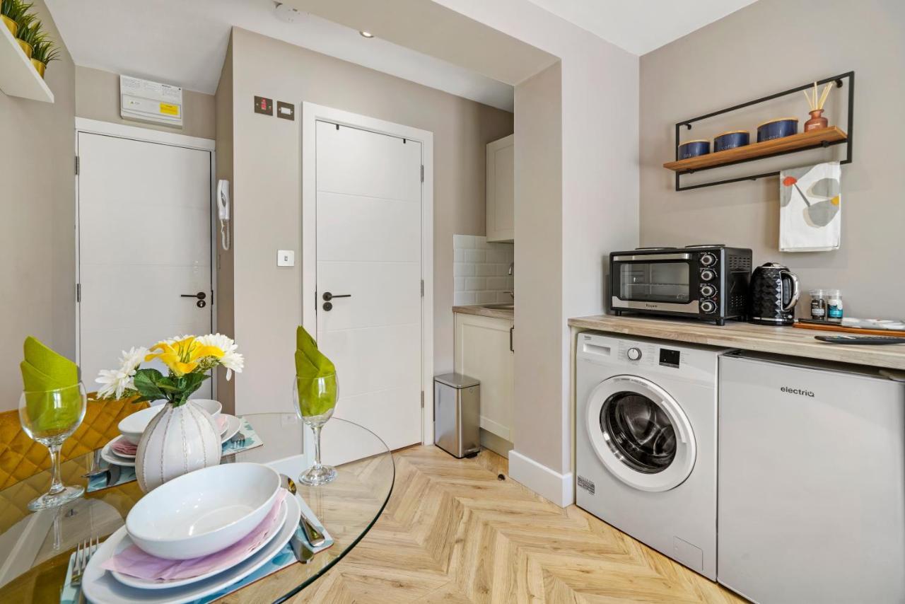 Cosy Heathrow Studios - Parking - Garden Londra Exterior foto
