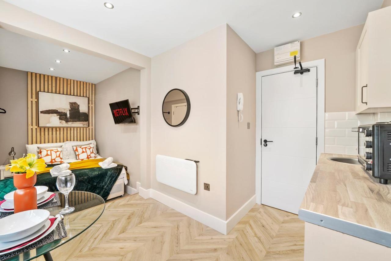 Cosy Heathrow Studios - Parking - Garden Londra Exterior foto