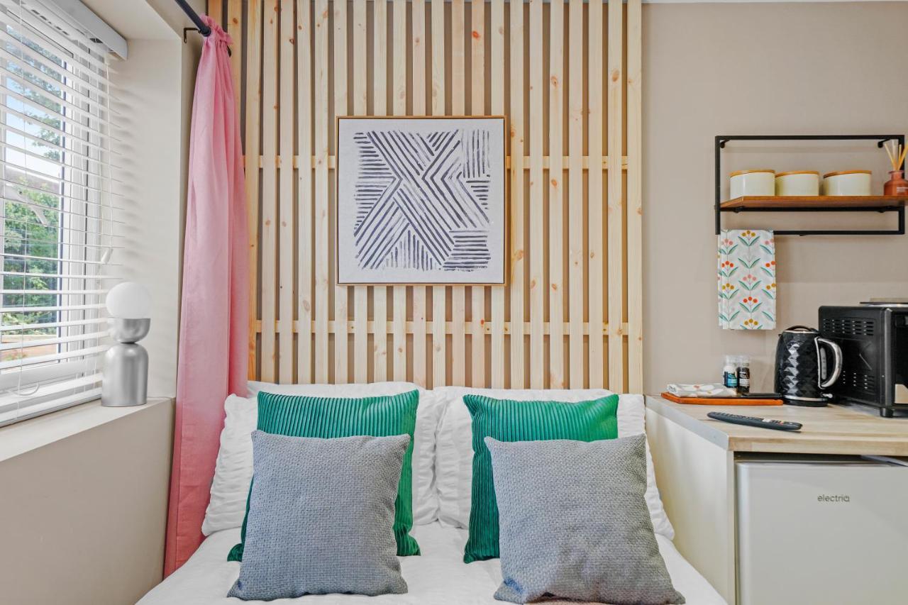 Cosy Heathrow Studios - Parking - Garden Londra Exterior foto