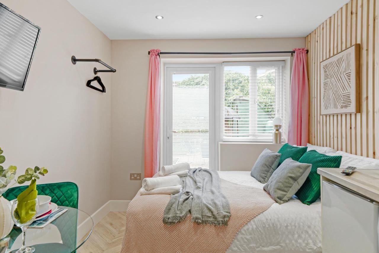 Cosy Heathrow Studios - Parking - Garden Londra Exterior foto