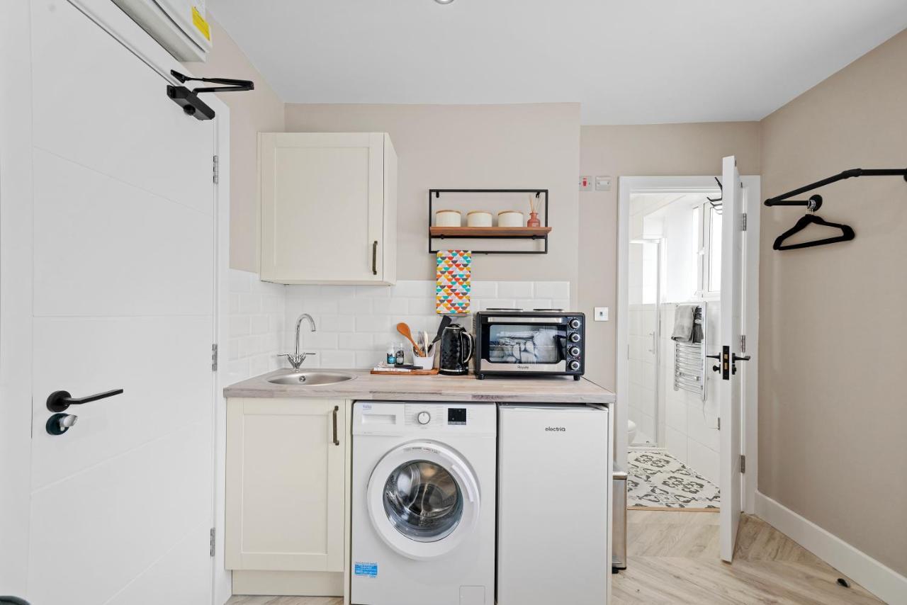 Cosy Heathrow Studios - Parking - Garden Londra Exterior foto