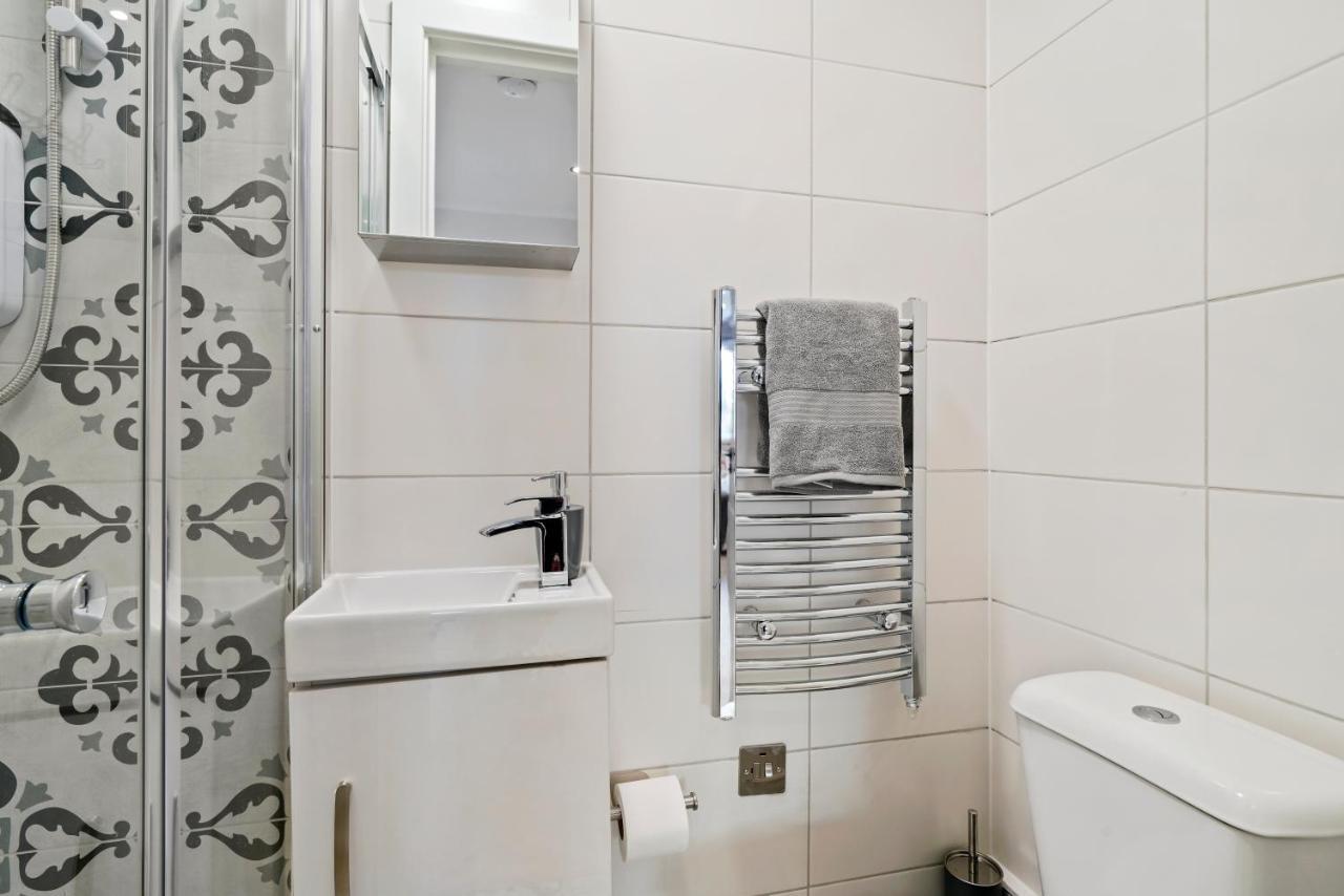 Cosy Heathrow Studios - Parking - Garden Londra Exterior foto