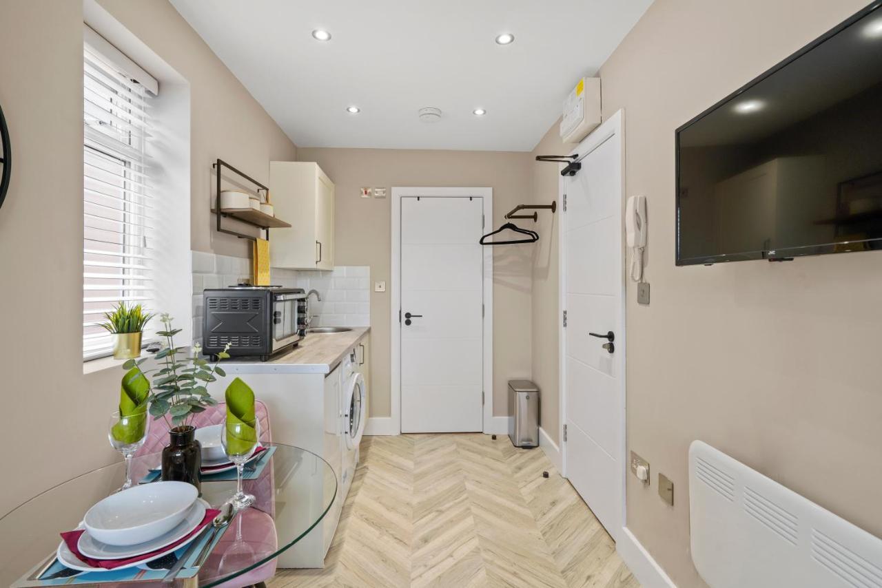Cosy Heathrow Studios - Parking - Garden Londra Exterior foto