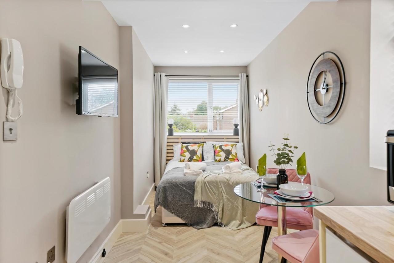Cosy Heathrow Studios - Parking - Garden Londra Exterior foto