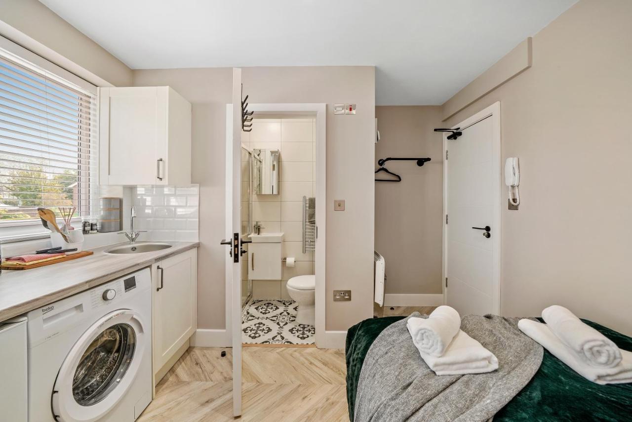 Cosy Heathrow Studios - Parking - Garden Londra Exterior foto