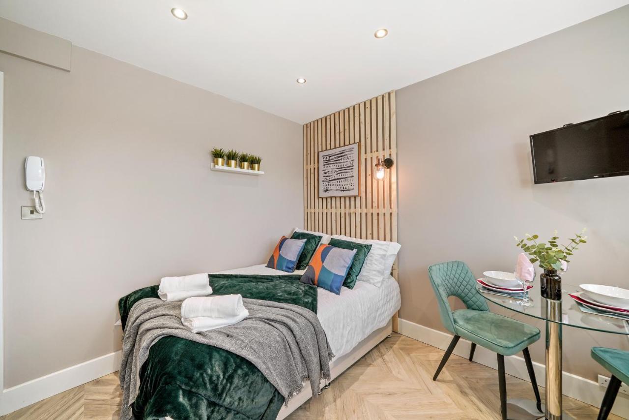 Cosy Heathrow Studios - Parking - Garden Londra Exterior foto