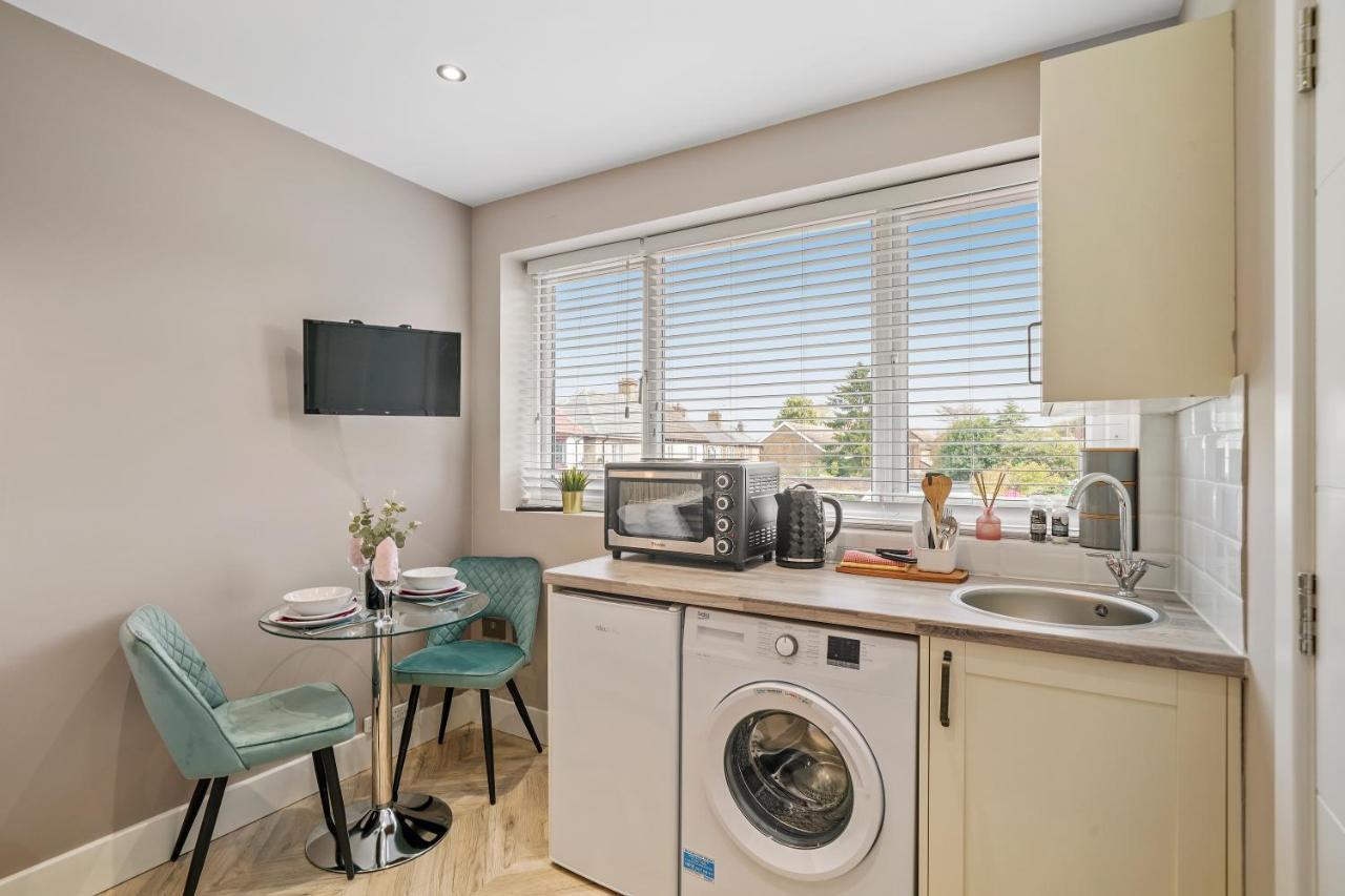 Cosy Heathrow Studios - Parking - Garden Londra Exterior foto