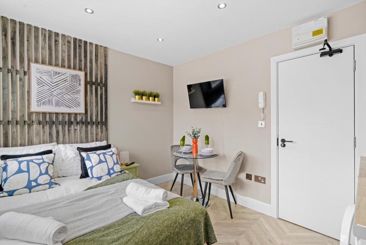 Cosy Heathrow Studios - Parking - Garden Londra Exterior foto