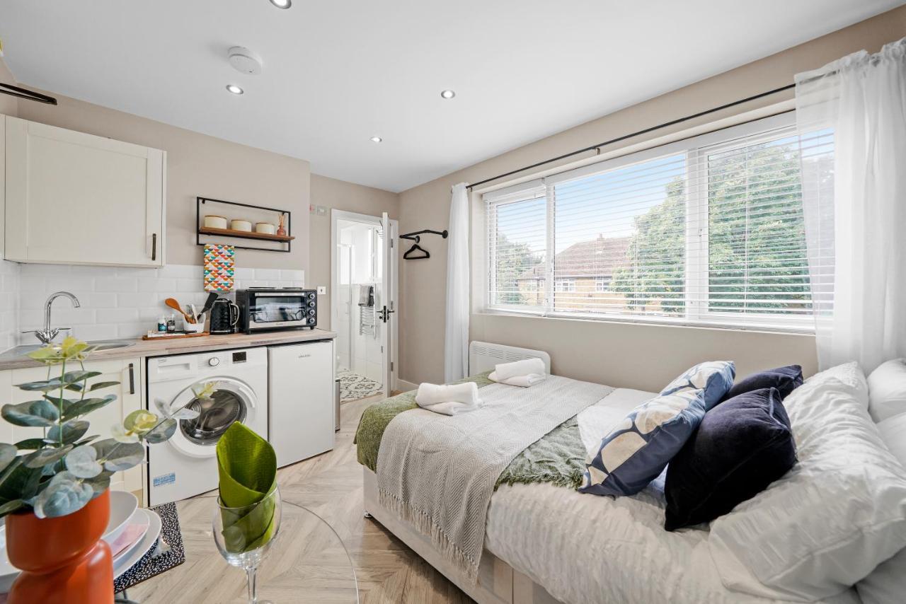 Cosy Heathrow Studios - Parking - Garden Londra Exterior foto