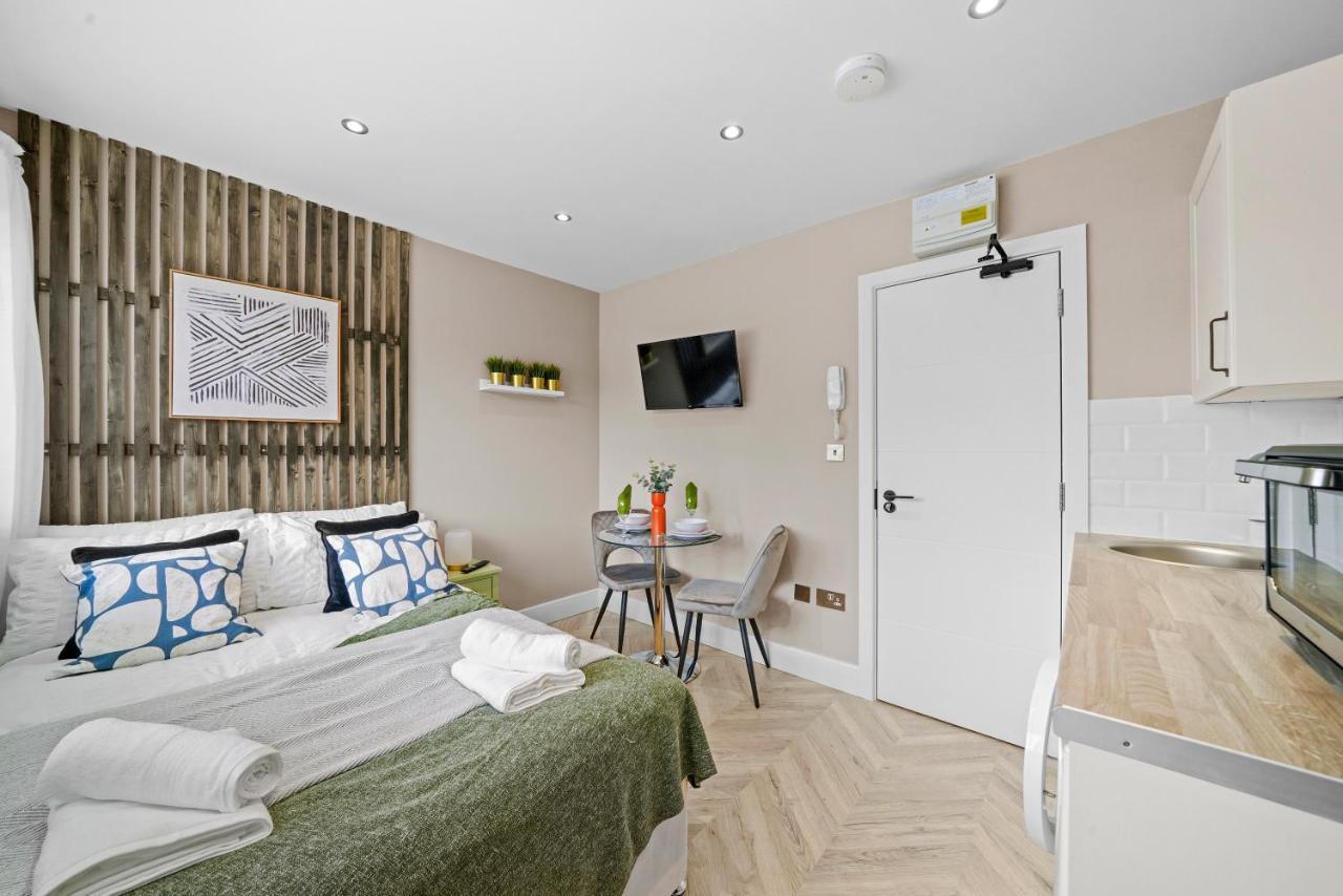 Cosy Heathrow Studios - Parking - Garden Londra Exterior foto