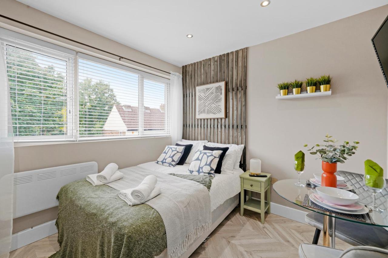 Cosy Heathrow Studios - Parking - Garden Londra Exterior foto
