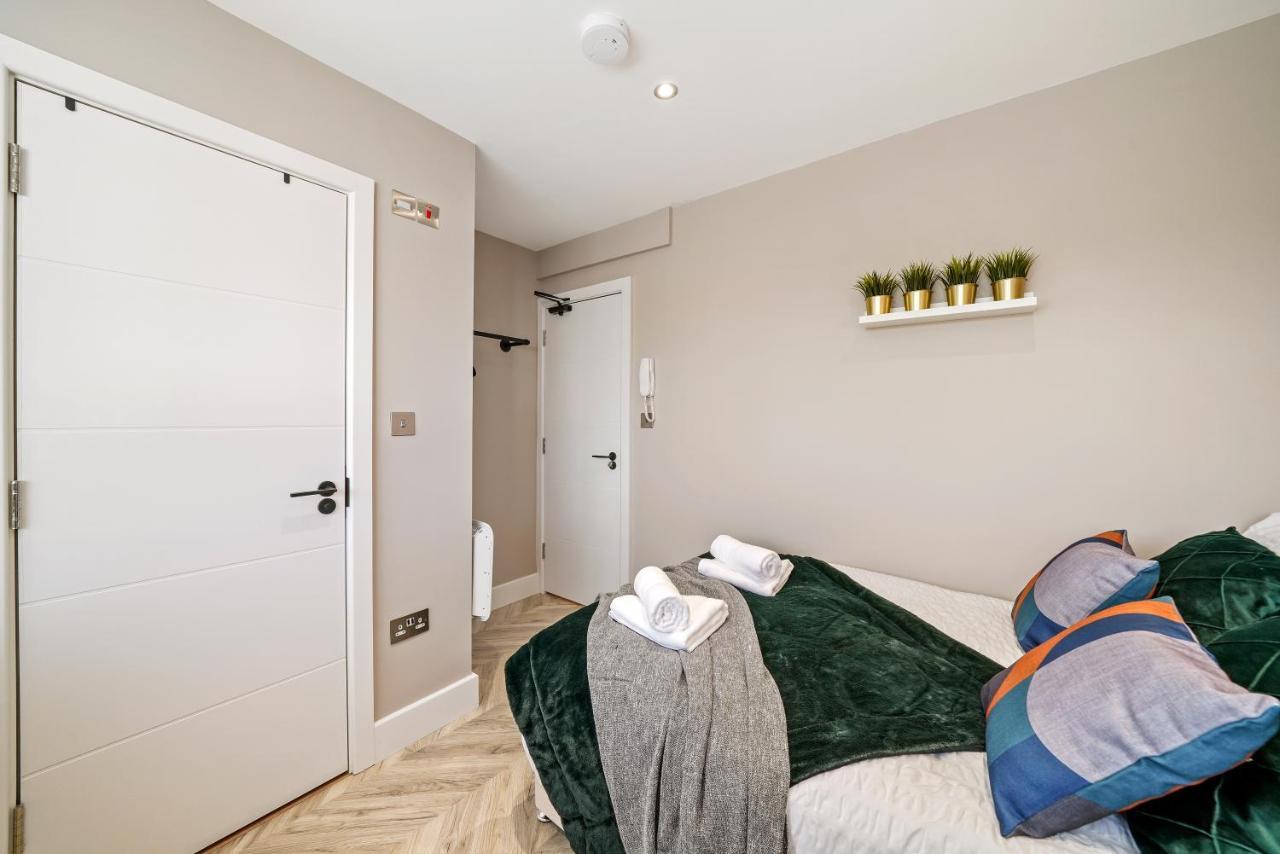 Cosy Heathrow Studios - Parking - Garden Londra Exterior foto